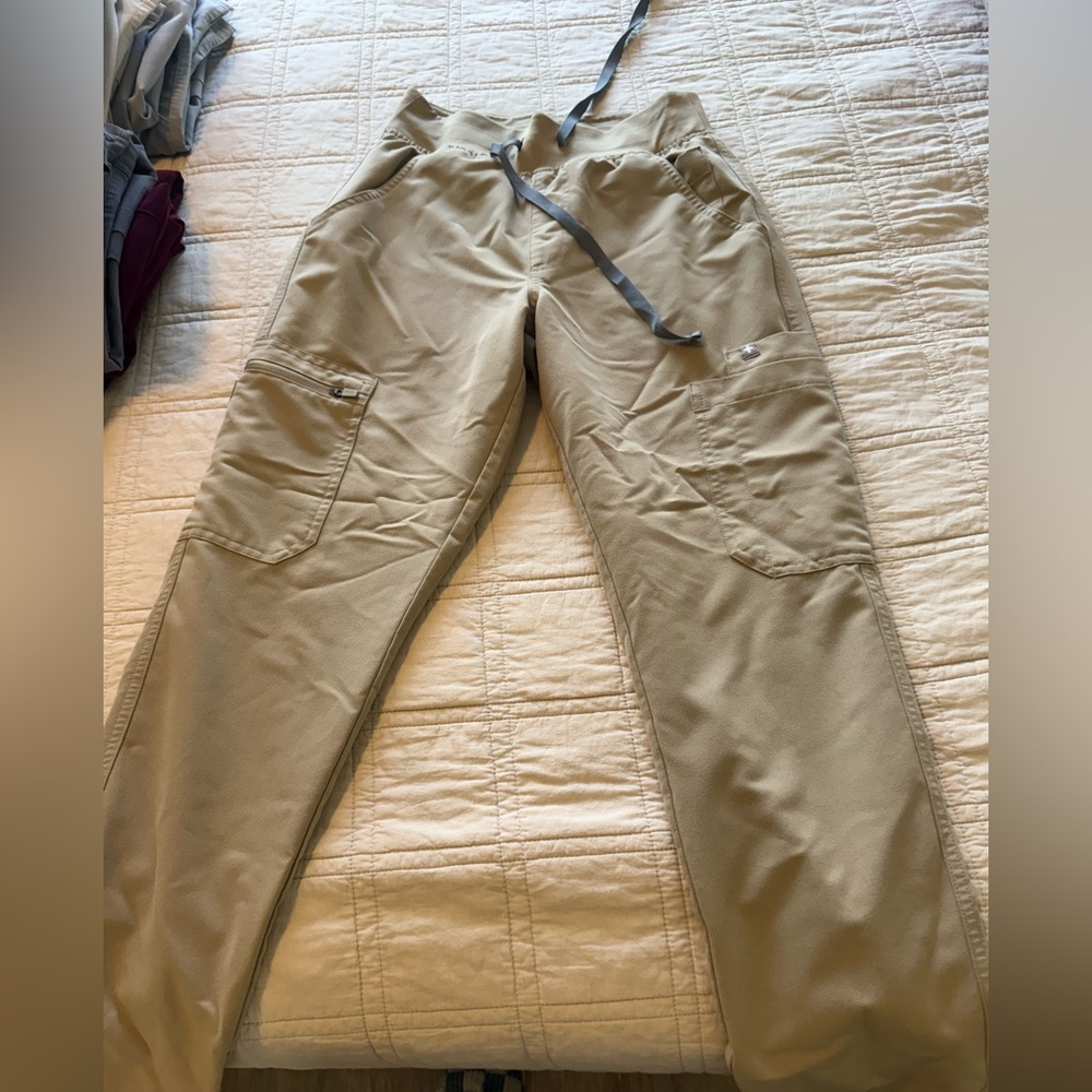 FIGS high waisted Yola scrub pants
Latte